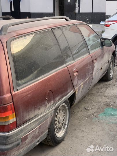 Opel Omega 2.0 МТ, 1993, битый, 385 853 км