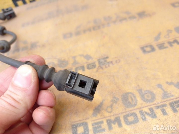 Разъем передний левый Volkswagen Passat Cc 358