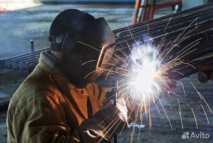 Рабочий на сварку полуавтомат