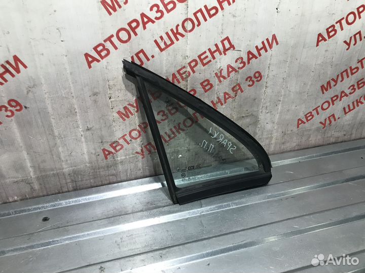 Форточка передней правой двери Шевроле Спарк 1