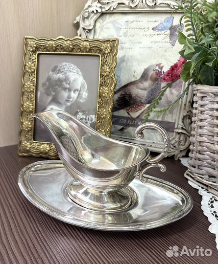 Соусник серебрение на подставке Англия