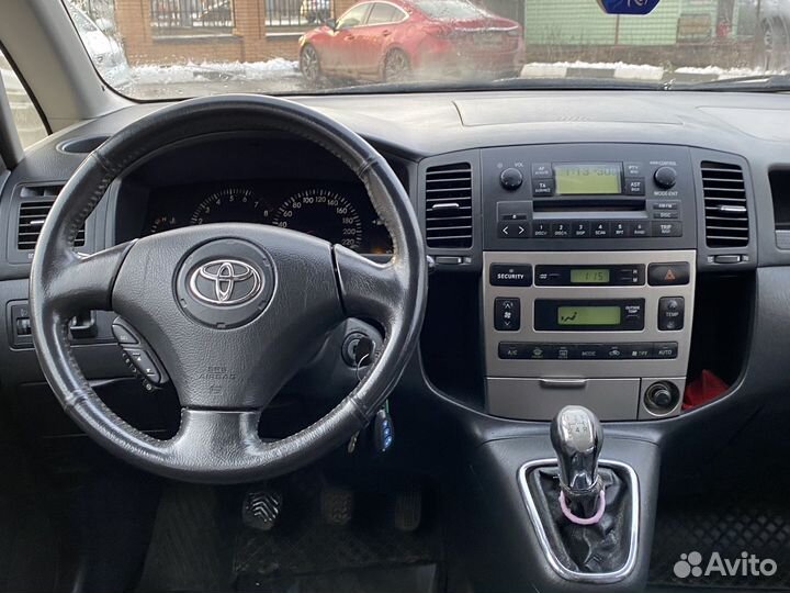 Toyota Corolla Verso 1.6 МТ, 2002, 265 000 км