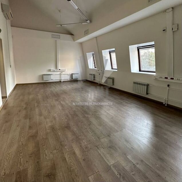 Дом 1223 м² на участке 20 сот.