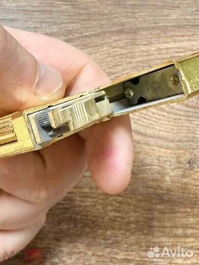 Зажигалка золотого цвета коллекционная винтаж