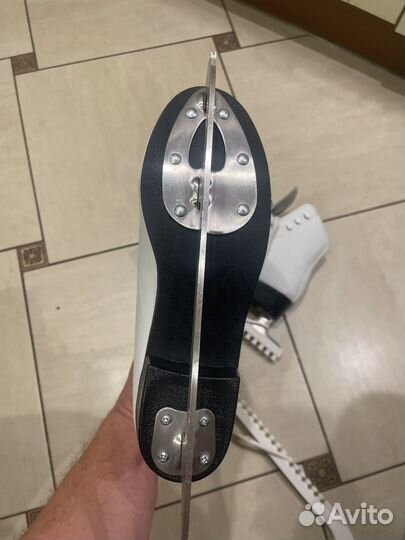 Коньки фигурные женские 40 размер