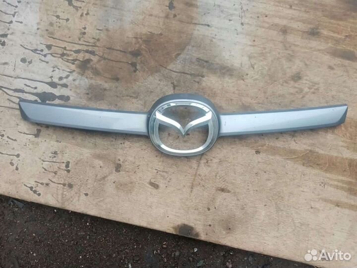 Накладка на решетку радиатора Мазда вт- 50 2010 г