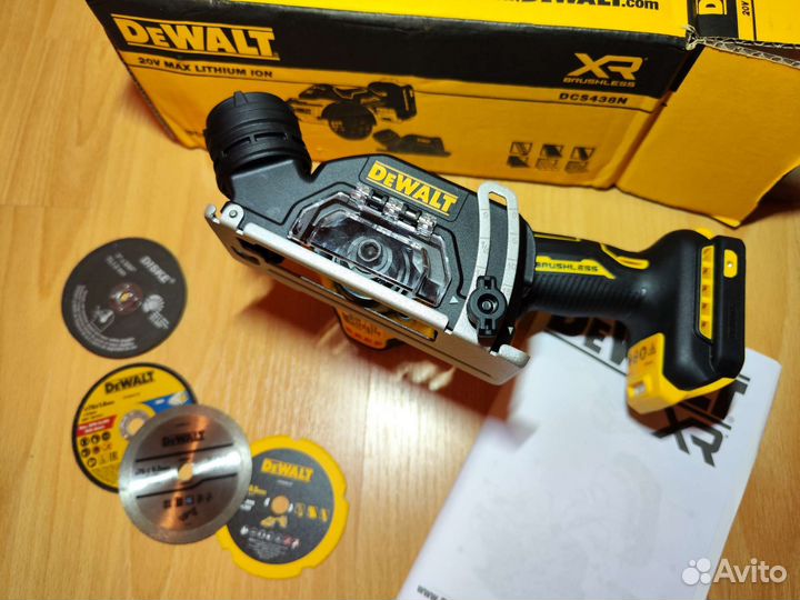 Отрезная пила DeWalt DCS438