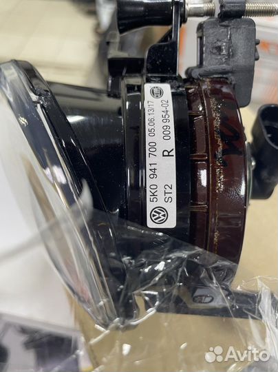 Противотуманка 5K0941700E Фольксваген tiguan