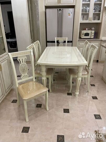 Стол и стулья 