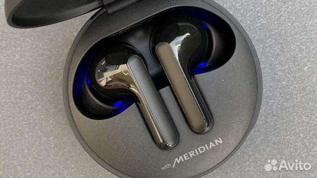 Беспроводные наушники LG tone Free FN7 кейс