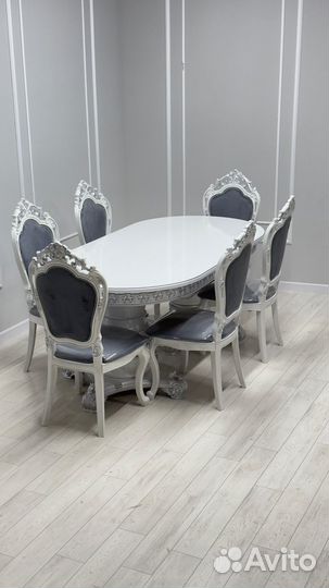 Кухонный стол и стулья