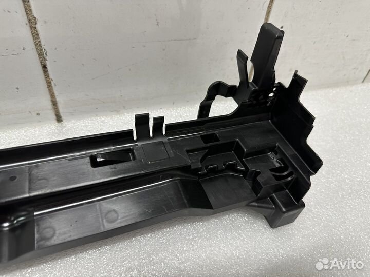 Кронштейн радиатора правый Mercedes W213 C238 C257