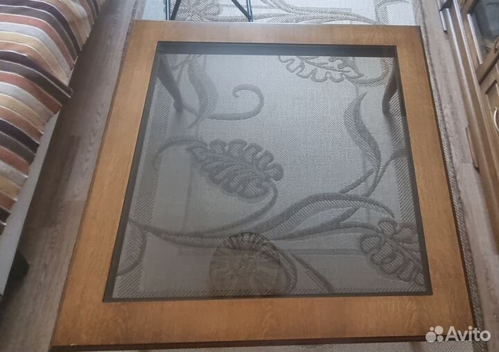 Журнальный столик