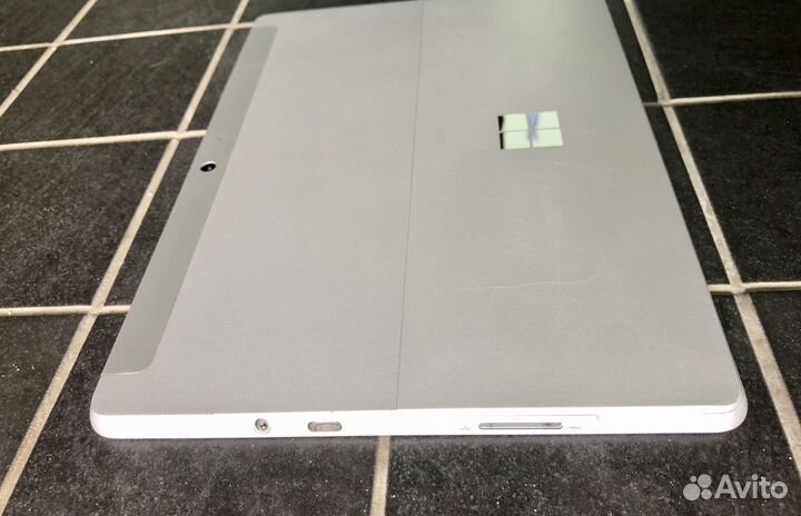 Microsoft surface go 2 /8/128 с дефектом