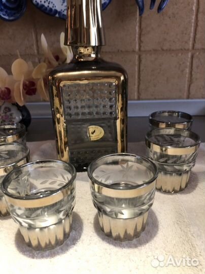 Графин с рюмками