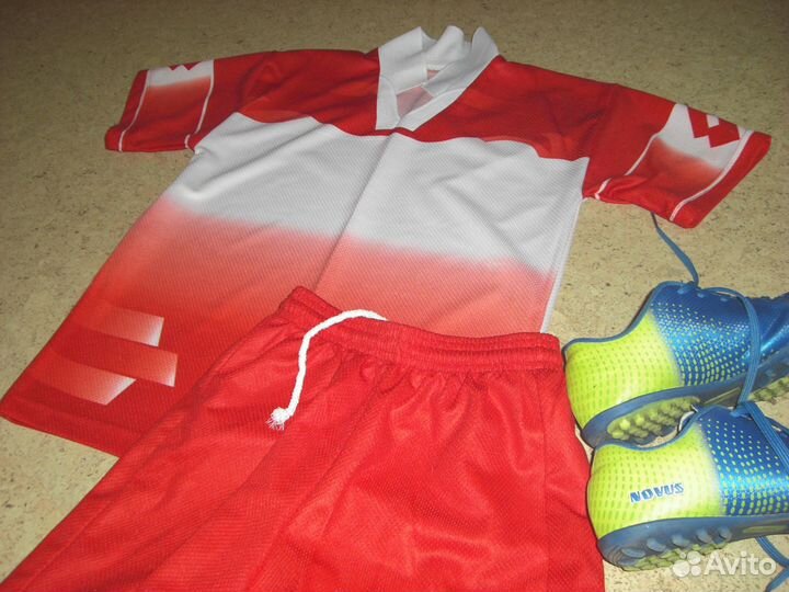 Футбольная форма + бутсы