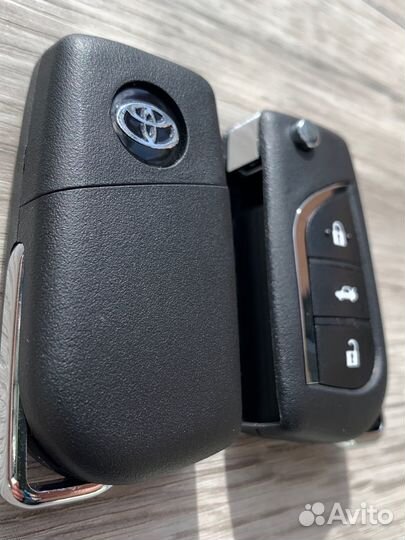 Ключ Toyota (с привязаой )