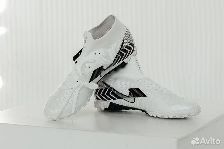 Футбольные бутсы Nike Mercurial