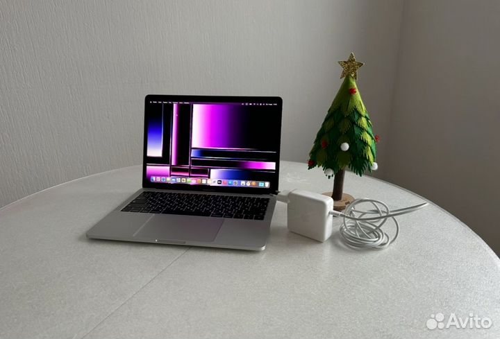 Apple macbook pro 13 2017 8/256