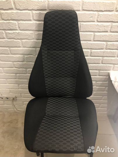 Правое новое сиденье на ваз 2106