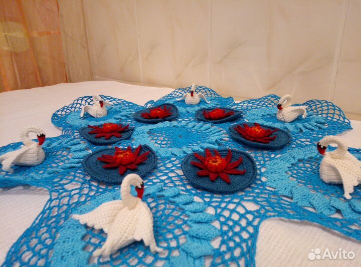 Салфетка Лебединое озеро кружево ручная работа