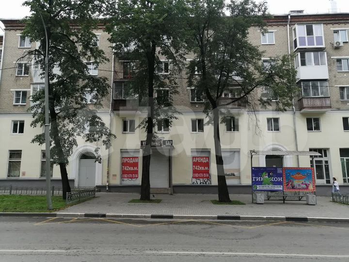 Продам торговое помещение, 742 м²