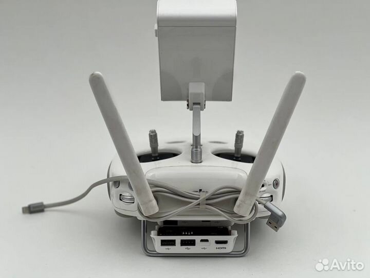 DJi phantom 4 pro с 2 батареями и hdmi модулем