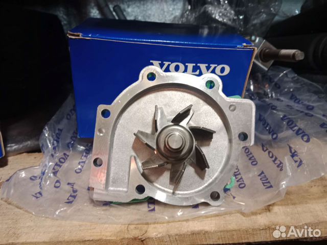 Помпа насос водяной Volvo S60
