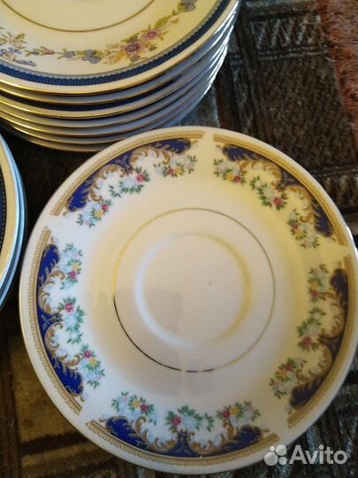 Блюдца от сервизов и селедочницы