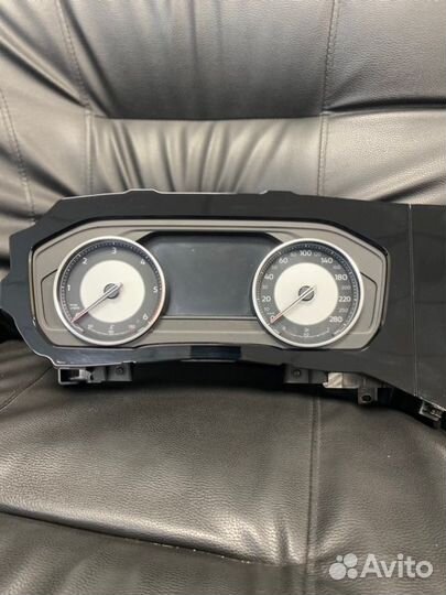 Щиток приборов Volkswagen Touareg 2019