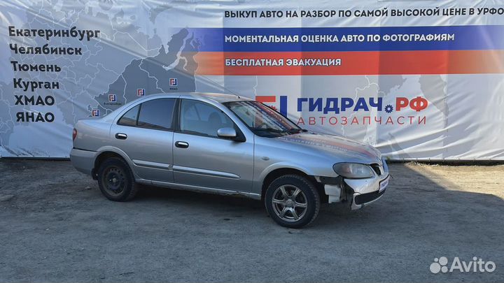 Рейка топливная (рампа) Nissan Almera (N16) 17520