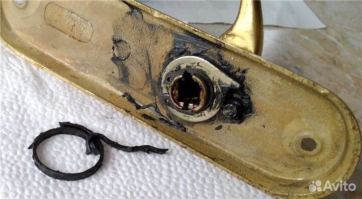 Пружина возвратная дверной ручки типа улитка