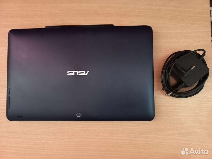 Планшет Asus ZenPad 10 с докстанцией