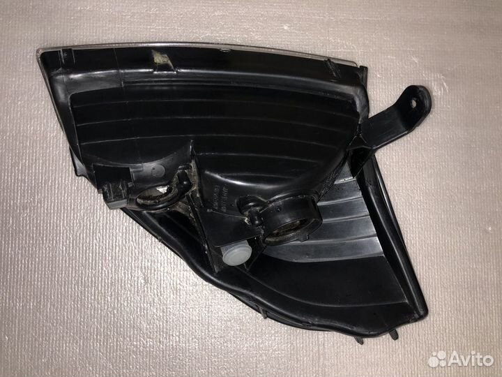 Поворотник пер прав toyota LC90 8151160510