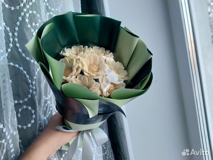 Букет из шоколадных ромашек