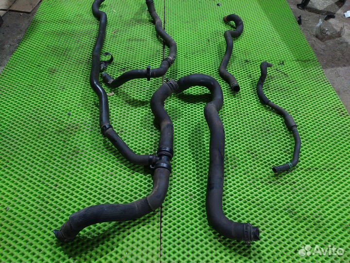 Патрубок радиатора нижний Renault Fluence