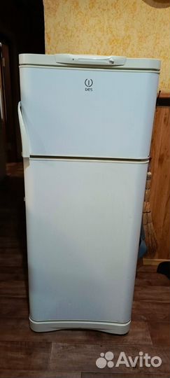 Холодильник indesit