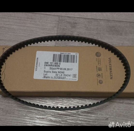 Зубчатый ремень помпы VAG 04E 121 605E