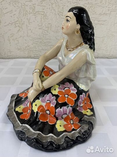 Статуэтка фарфор. Цыганка Земфира. Дулево. 1966