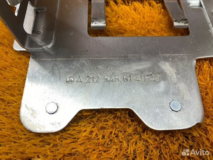 Кронштейн усилителя звука Mercedes-Benz E-Class