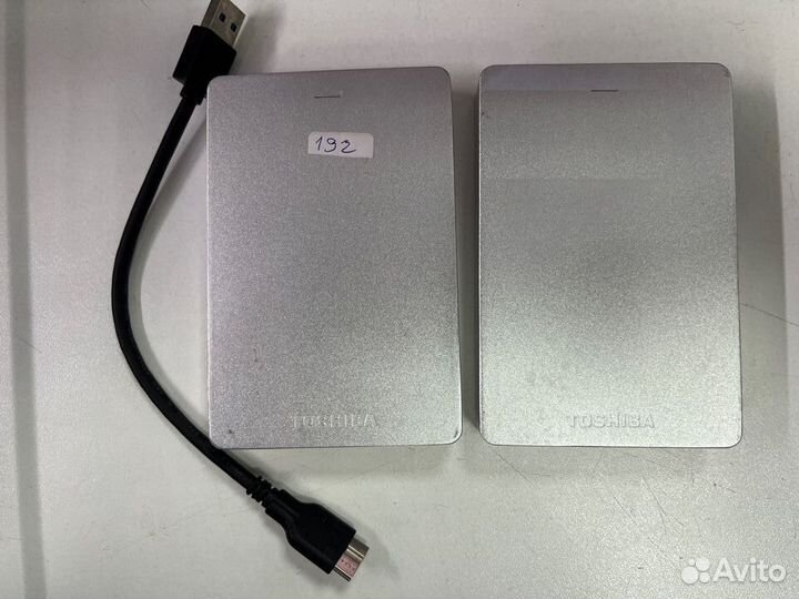 Внешний диск бу Toshiba 2 tb 517 час с кабелем