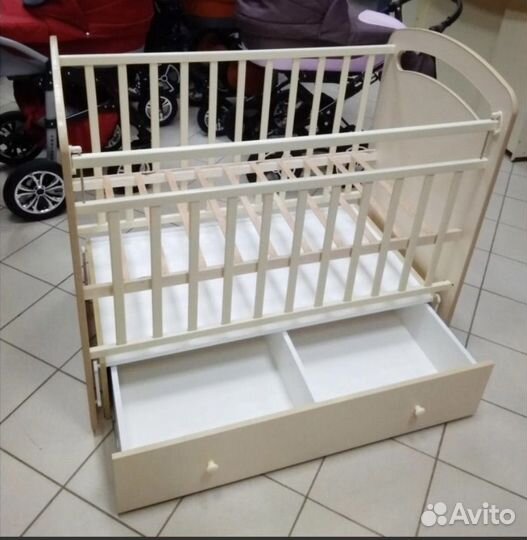 Кровать детская с маятником и с ящиком