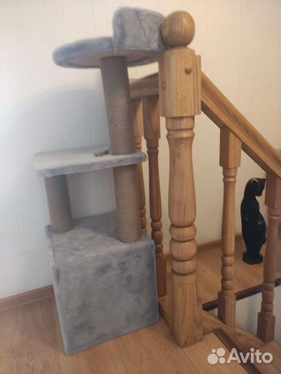 Когтеточка с домиком и лежанкой