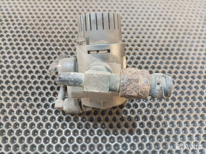 Клапан ускорительный