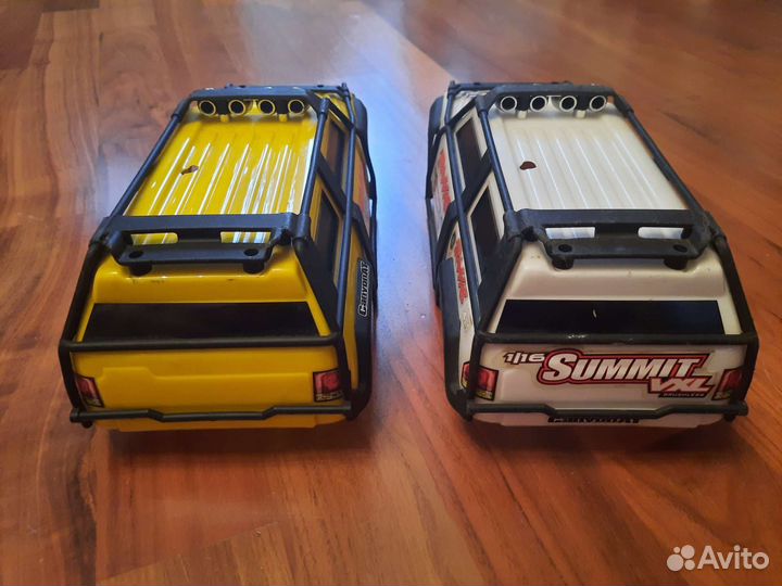 Кузов в защитном каркасе Traxxas Summit 1/16