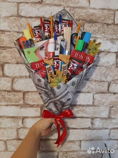 Букет на 1 сентября из канцтоваров