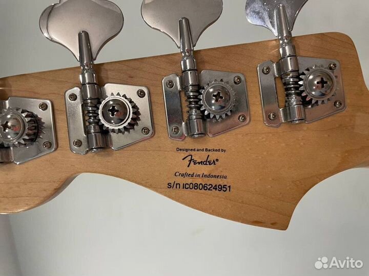 Бас гитара Squier Jazz Bass