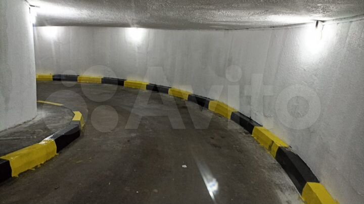 Машиноместо, 18 м²