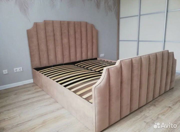 Белая кровать