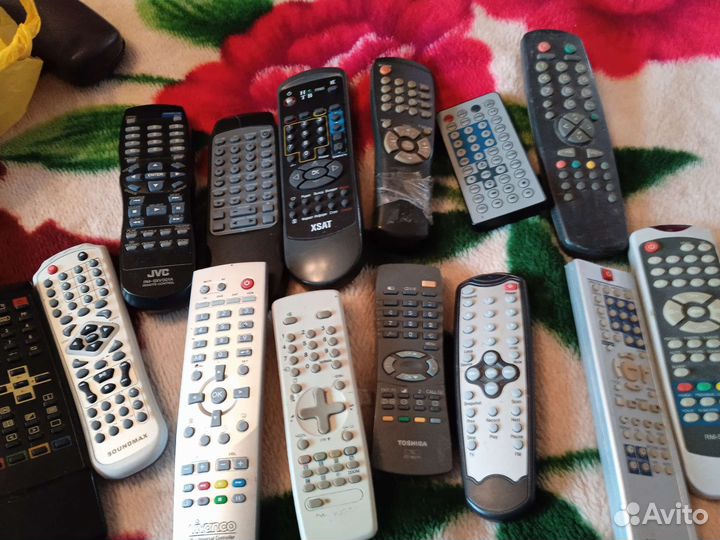 Пульт ду,для тв,и аппаратуры,меняю на приставку